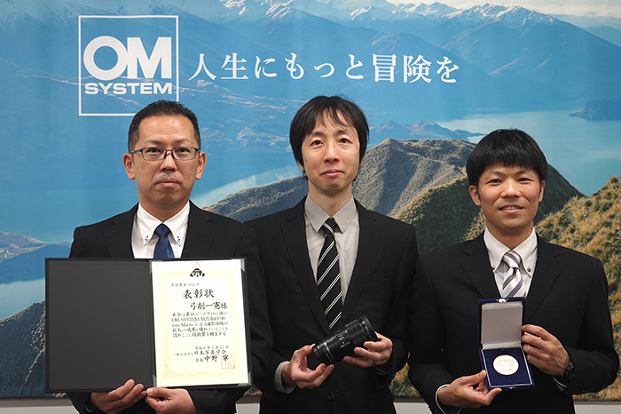 OM SYSTEMの90mm望遠マクロレンズ、日本写真協会の「技術賞」受賞 – 43 Rumors